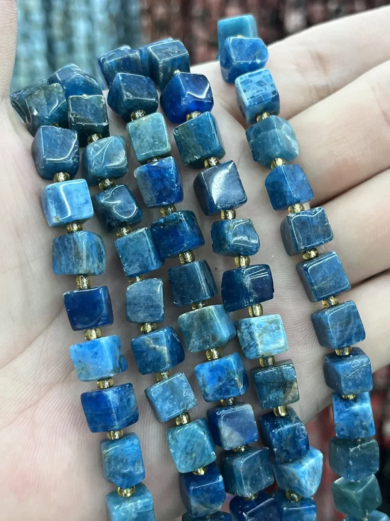 Apatit Cabochon - MossCrystal