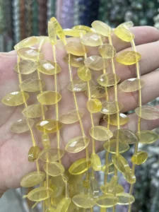 Gelber Cabochon - MossCrystal