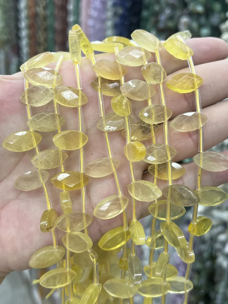 Gelber Cabochon - MossCrystal