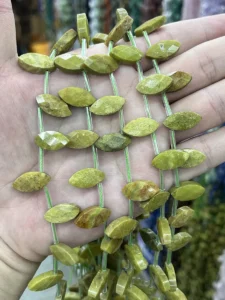 Grüner Cabochon - MossCrystal