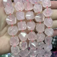 Rosenquarz Sugar Cube 13-14mm kaufen - natuerlich und unbehandelt. Ideal fuer Schmuckherstellung und Lithotherapie.