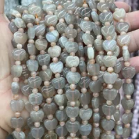 Mondstein Cabochon Herzform 10mm – Vorderansicht | Moss Crystal