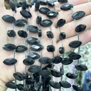 Schwarzer Cabochon - MossCrystal